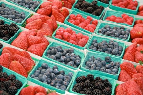 strawberries and blueberries at the Hollywood Farmer's Market